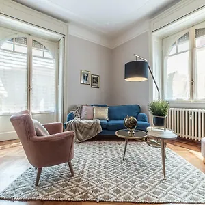 Joivy Sophisticated 3-bed Flat With Desk Milan